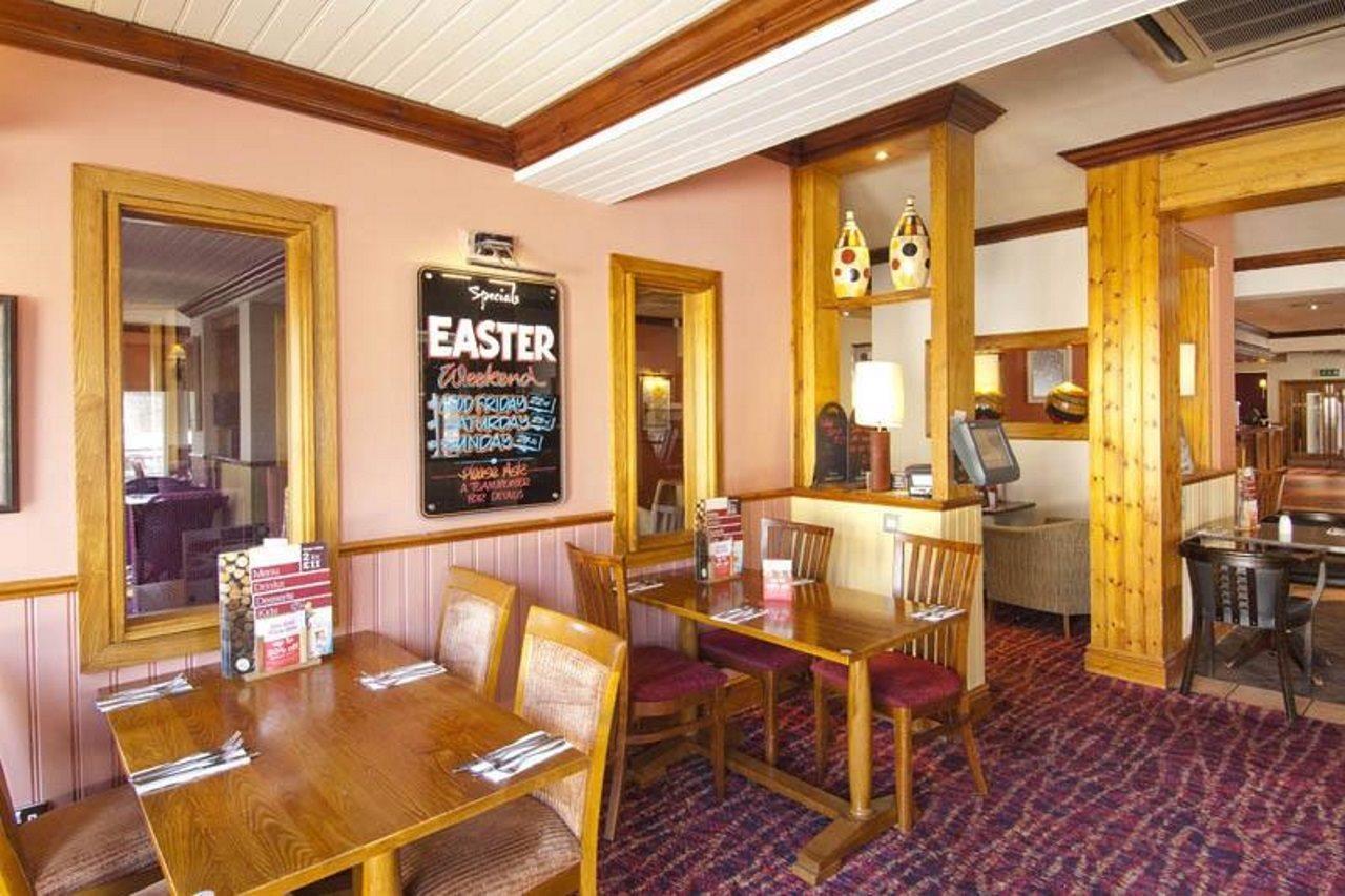 Premier Inn Huddersfield Central 外观 照片