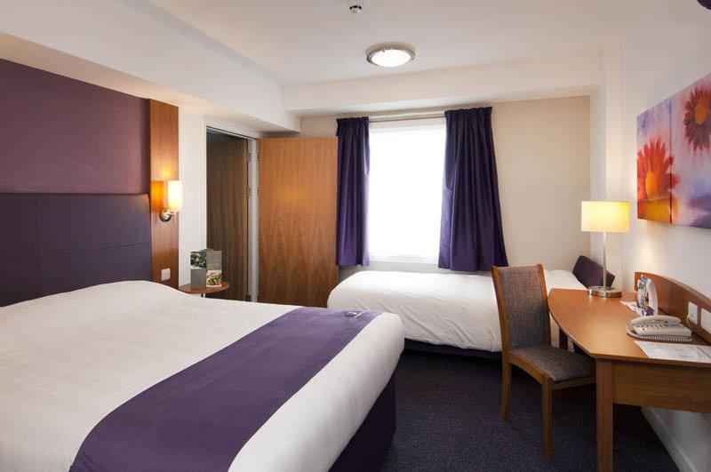 Premier Inn Huddersfield Central 外观 照片