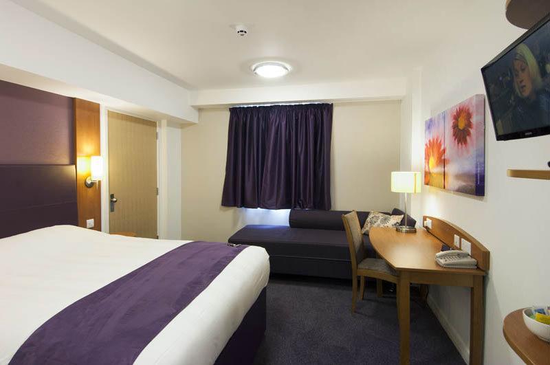 Premier Inn Huddersfield Central 外观 照片